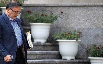  استعفای رئیس کل بانک مرکزی/ دولت در حال رایزنی برای معرفی جایگزین سیف