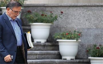  استعفای رئیس کل بانک مرکزی/ دولت در حال رایزنی برای معرفی جایگزین سیف