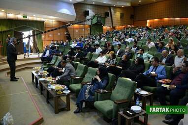 برگزاری همایش در مسیر موفقیت به روایت تصویر
