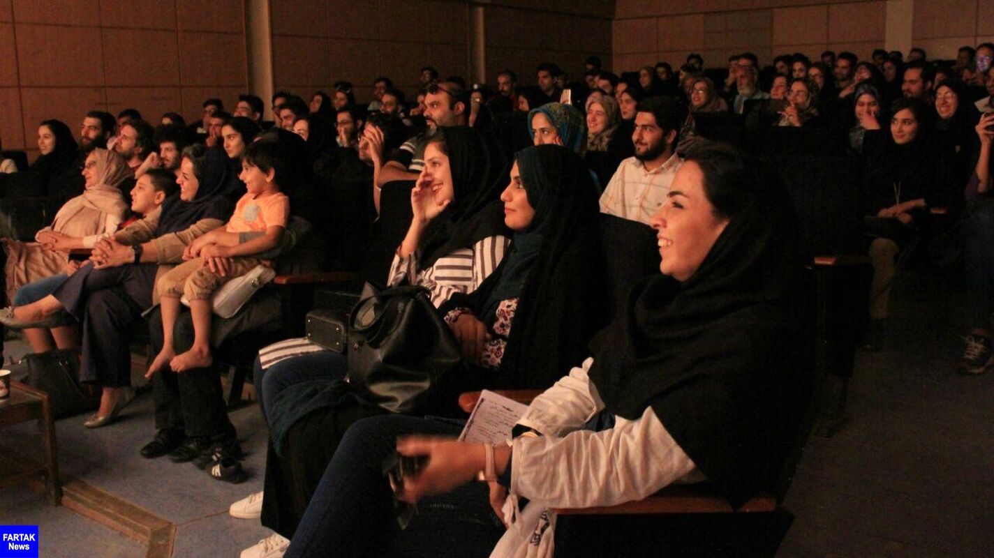 نمايش دومتر دومتر جنگ در كرمانشاه روی صحنه رفت