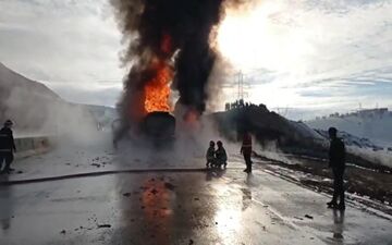 یک ته سیگار در انار باعث آتش سوزی تریلی شد
