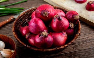 کاربرد پیاز برای رفع زردی اتو از لباس و خانه داری 