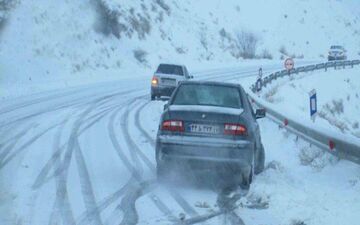 تردد از همدان به گردنه اسدآباد بدون زنجیرچرخ امکان‌پذیر نیست
