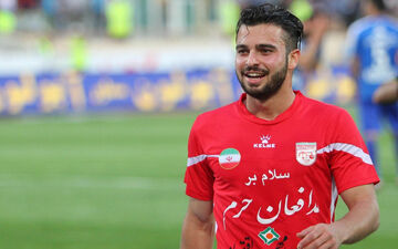 آیا جدایی سروش از تراکتور و حضور در پرسپولیس قانونی بود؟