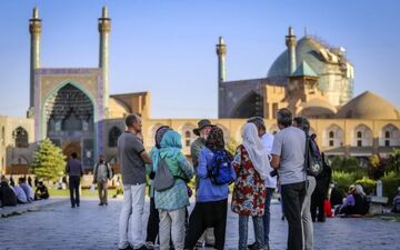 سایه سنگین سیاست بر سر گردشگری ایران
