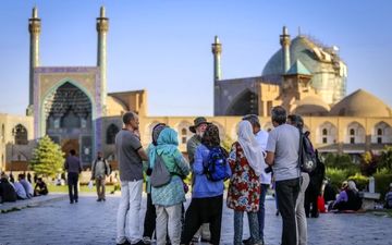 سایه سنگین سیاست بر سر گردشگری ایران
