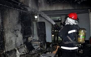 آتش‌سوزی در کارخانه مواد غذایی در اتوبان کرج ـ قزوین / ۲۴ نفر مصدوم شدند
