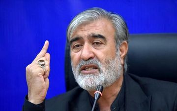 فقط کشتی‌های طرف همکاری با ایران حق عبور از تنگه هرمز دارند