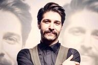 آواز احساسی حمید هیراد؛ اجرای «هنوز یادم نرفته» کنار درخت + ویدئو