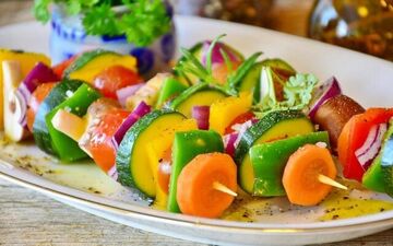 غذاهایی که به کاهش علائم یائسگی کمک می کنند کدامند؟