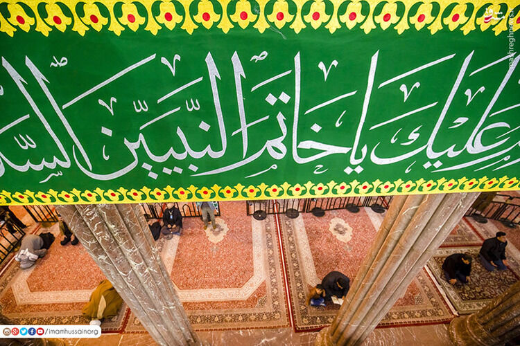  آذین بندی حرم امام حسین(ع) برای سالروز میلاد پیامبر(ص)/ گزار ش تصویری 