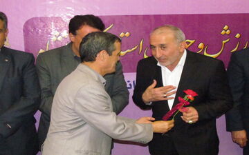 تقدیر و تجلیل از روزنامه‌نگاران توسط اداره ورزش و جوانان به روایت تصویر
