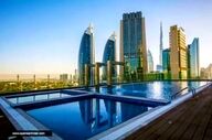 فیلم | پارکینگ‌ها جایگزین هتل‌های مجلل دبی شد؛ بحران اسکان در امارات