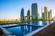 فیلم | پارکینگ‌ها جایگزین هتل‌های مجلل دبی شد؛ بحران اسکان در امارات