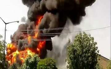 حریق ساختمان اداری۴ طبقه در خیابان شهید مطهری تهران