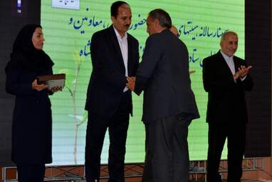 تجلیل از روسای هیأت‌های ورزشی استان کرمانشاه امروز نهم خرداد با حضور ارسلان حسینی مدیرکل و معاونین ستادی ورزش و جوانان استان کرمانشاه در سالن آمفی‌تئاتر ولیعصر(عج) این اداره انجام شد.
