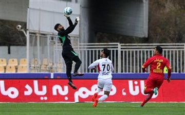 دروازه بان جنجالی نفت؛ دروازه بان استقلال بودم
