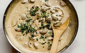 طرز تهیه سس قارچ  خوشمزه | طعمش با انواع ساندویچ عالیه!