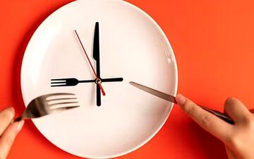 آخرین وعده غذایی را چه زمانی باید خورد؟