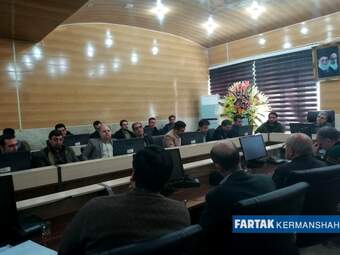 نشست هم اندیشی اصناف و بازاریان کرمانشاه با مدیرکل سازمان صنعت، معدن و تجارت