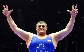 کشتی فرنگی جوانان جهان/ ۴ فینالیست و یک نماینده در رده بندی؛ انتقام چوپانی و برد راحت هدایتی