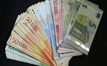 بانک مرکزی اعلام کرد: نرخ رسمی یورو و پوند کاهش یافت