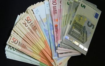 بانک مرکزی اعلام کرد: نرخ رسمی یورو و پوند کاهش یافت