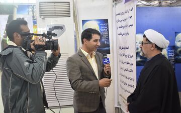 فعالیت شبکه خبر صداوسیما کرمانشاه و تعدادی از خبرنگاران در چهاردهمین نمایشگاه کتاب از دریچه دوربین فرتاک‌نیوز