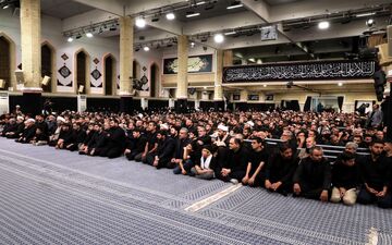 عزاداریِ شام غریبان حسینی در حسینیهٔ امام خمینی(ره) به روایت تصویر