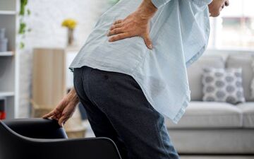 درد یک‌طرفهٔ کمر به چه علت است؟


