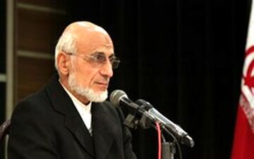 برخی مسئولان با آمارسازی مردم را فریب می‌دهند 