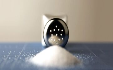 اگر نمک زیاد مصرف می‌کنید حتما بخوانید!