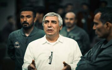 سخنان حاتمی‌کیا در میان خانواده‌ی شهدای مدافع حرم + فیلم
