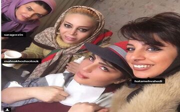 سلفی بانوان هنرمند در پشت صحنه یک نمایش (عکس)