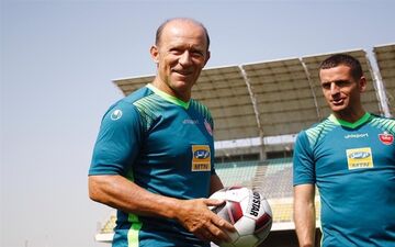 سرمربی پرسپولیس نمی‌خواهد ریتم تیم برنده را به هم بزند 