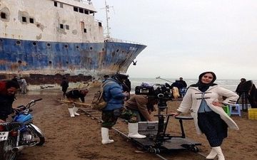 تیپ متفاوت «الناز شاکردوست»، لبِ دریا! + عکس