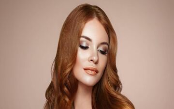 بعد از ۳۰ سالگی هم موهای پرپشت داشته باشید| رازهای طلایی برای داشتن موهای پرپشت در هر سنی
