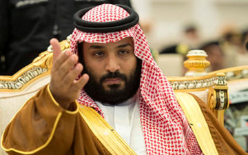 حرکت زننده و عجیب بن‌سلمان با مامور امنیتی+فیلم