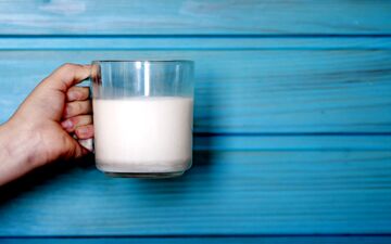 هشدار، خوردن شیر با این غذاها ممنوع