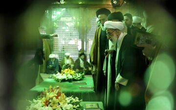 حضور اعضای مجلس خبرگان در حرم امام خمینی(ره)
