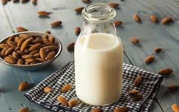 طرز تهیه شیر بادام خانگی| خوشمزه و مقوی 