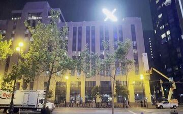 
ایکس بزرگ از پشت بام توییتر ناپدید شد

