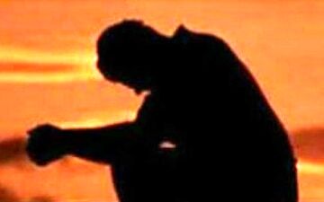 از همسرم غافل شدم تا اینکه او را در حال خنده‌های شیطانی با مرد غریبه دیدم
