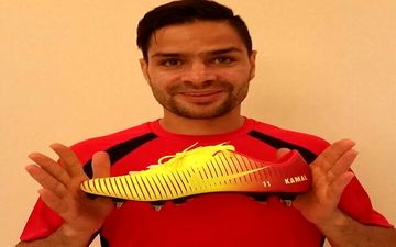 کفش های عجیب هافبک پرسپولیس