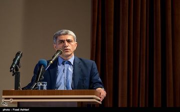 خودداری طیب‌نیا از اعلام آخرین برآورد بدهی دولت 