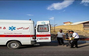 اتوبوس معلمان در گناباد چپ کرد /10 نفر به بیمارستان منتقل شدند 