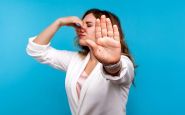 چگونه به کسی بگوییم که بوی بدی می‌دهد؟