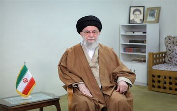 فیلم/ اقامه نماز عید فطر سال گذشته توسط رهبر شهیدمان
