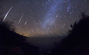 آسمان، بامداد فردا شهاب ‌باران می‌شود 