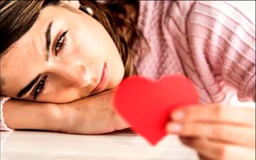 8 نشانه واضح که می گوید دیگر یک زن عاشقتان نیست